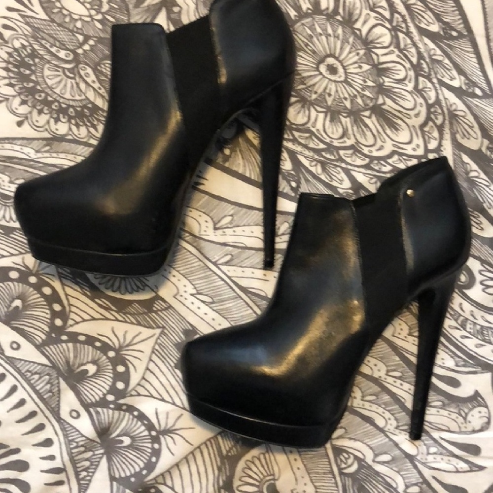 Steve Madden leather booties sz 10